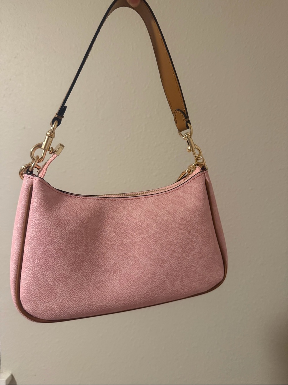 Coach Blush Pink Shoulder Bag with Gold Chain - Picture 2 of 4